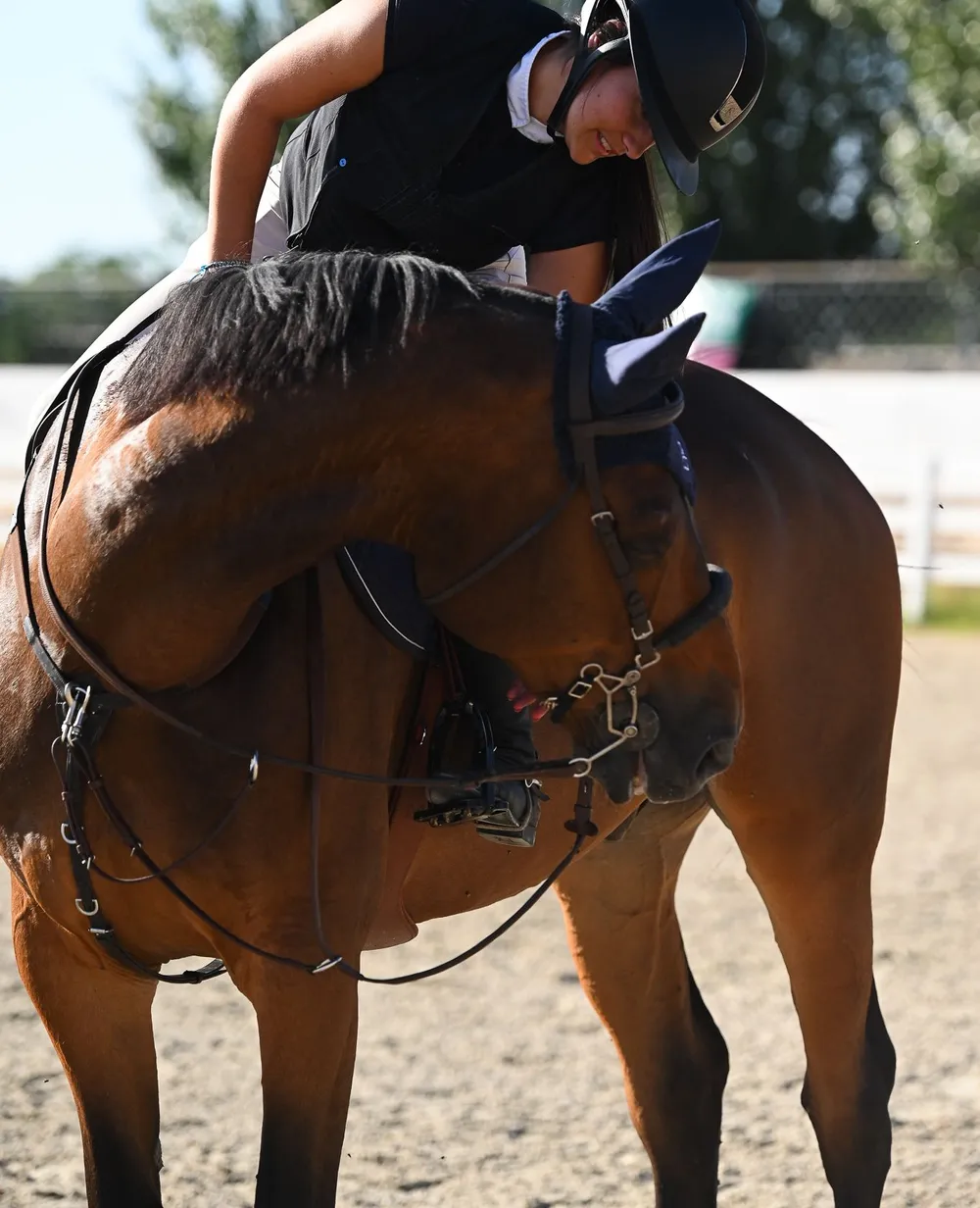 Jinete con su caballo Chacco — joya conmemorativa Sakti Atelier