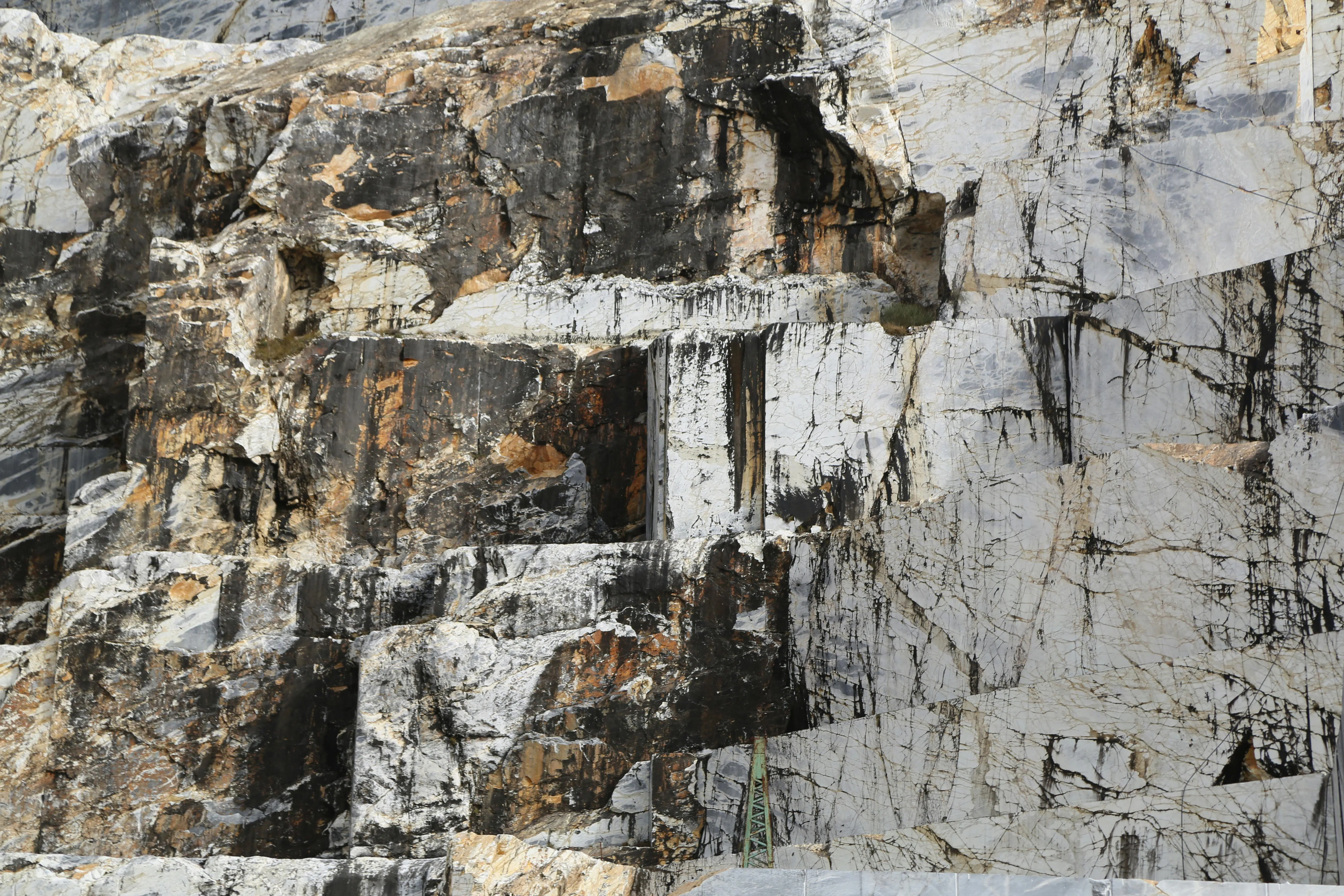 Cantera de marble — environmental impact of mining that Sakti Atelier laboratory gemstones prevent